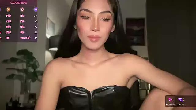 Girls: discover live performances with matured cam models, from teasing to fixations, in a variety of stunning live sex cams.