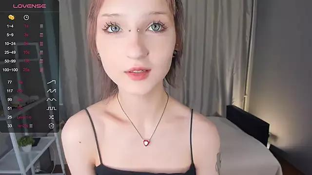 LynneElin from StripChat is Freechat