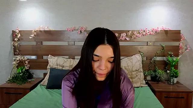 Girls: discover live performances with matured cam models, from teasing to fixations, in a variety of stunning live sex cams.