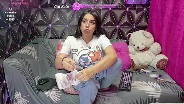 Mariam_Schubert from StripChat is Freechat