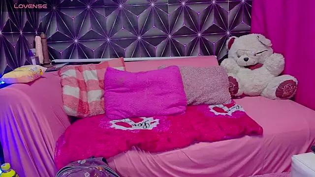 Mariam_Schubert from StripChat is Freechat