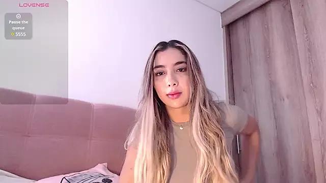 Girls: discover live performances with matured cam models, from teasing to fixations, in a variety of stunning live sex cams.