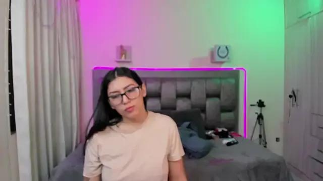 Girls: discover live performances with matured cam models, from teasing to fixations, in a variety of stunning live sex cams.