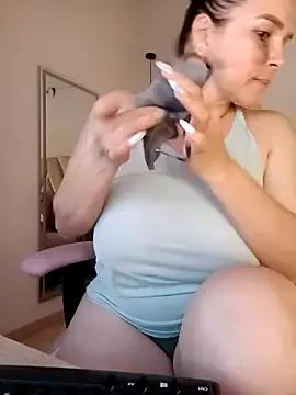 MariaPau_83 from StripChat is Freechat