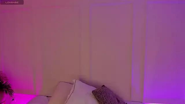 Girls: discover live performances with matured cam models, from teasing to fixations, in a variety of stunning live sex cams.