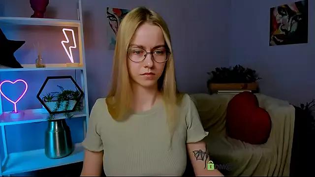 Girls: discover live performances with matured cam models, from teasing to fixations, in a variety of stunning live sex cams.