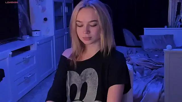 MaryDreaminess from StripChat is Freechat