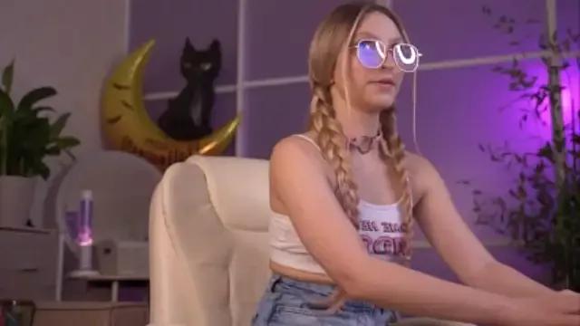 Girls: discover live performances with matured cam models, from teasing to fixations, in a variety of stunning live sex cams.
