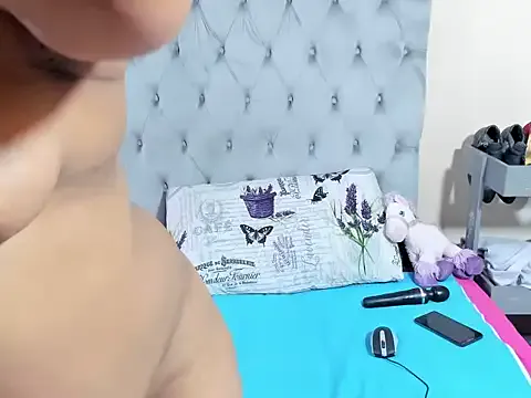 massive_booty25 on StripChat