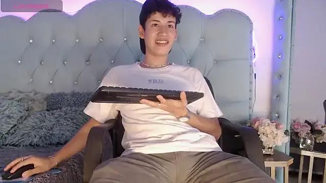 matteo_white1 from StripChat