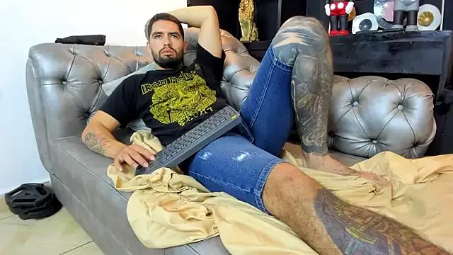 matteosantos from StripChat