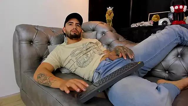 matteosantos from StripChat