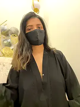 MaYaa__11 on StripChat