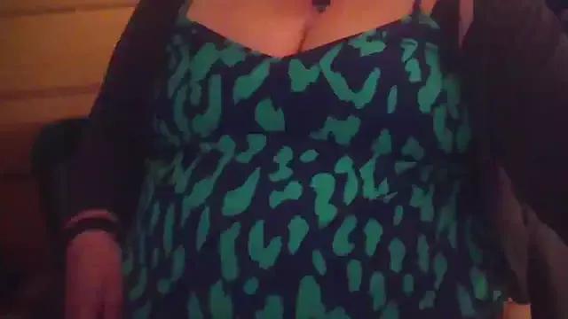 Girls: discover live performances with matured cam models, from teasing to fixations, in a variety of stunning live sex cams.