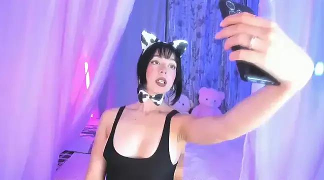 Girls: discover live performances with matured cam models, from teasing to fixations, in a variety of stunning live sex cams.