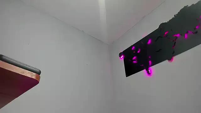 Girls: discover live performances with matured cam models, from teasing to fixations, in a variety of stunning live sex cams.
