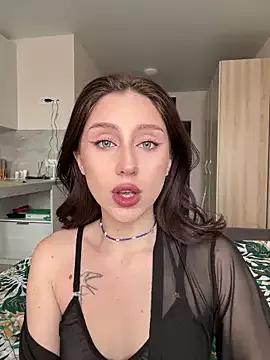 MiaaLoveeee from StripChat