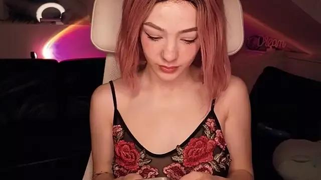 MiaRouge from StripChat is Freechat