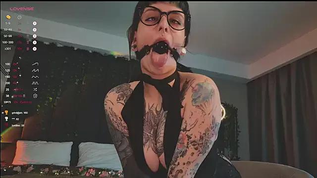 Girls: discover live performances with matured cam models, from teasing to fixations, in a variety of stunning live sex cams.