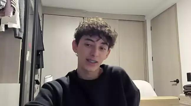 miketwink from StripChat is Freechat