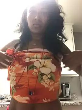 milanxoxo from StripChat is Freechat