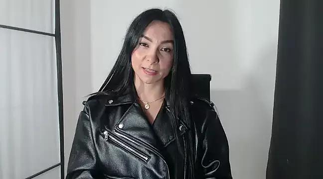Girls: discover live performances with matured cam models, from teasing to fixations, in a variety of stunning live sex cams.