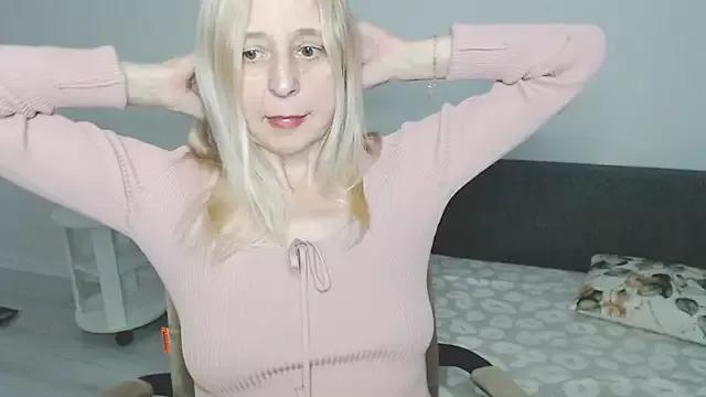 Girls: discover live performances with matured cam models, from teasing to fixations, in a variety of stunning live sex cams.