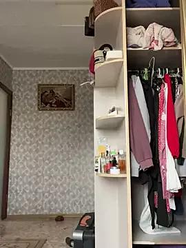 MiraReach from StripChat is Freechat
