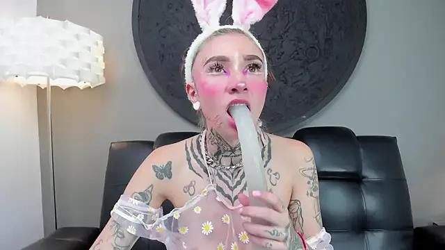 Girls: discover live performances with matured cam models, from teasing to fixations, in a variety of stunning live sex cams.