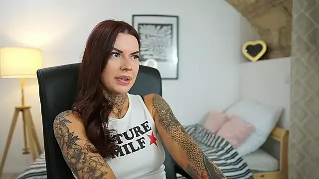 Girls: discover live performances with matured cam models, from teasing to fixations, in a variety of stunning live sex cams.