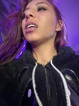 Girls: discover live performances with matured cam models, from teasing to fixations, in a variety of stunning live sex cams.