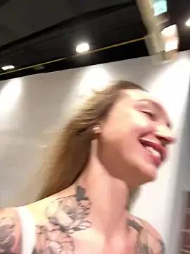 Girls: discover live performances with matured cam models, from teasing to fixations, in a variety of stunning live sex cams.