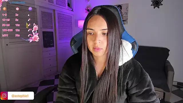 Miss_Nicole from StripChat