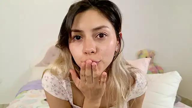 Girls: discover live performances with matured cam models, from teasing to fixations, in a variety of stunning live sex cams.