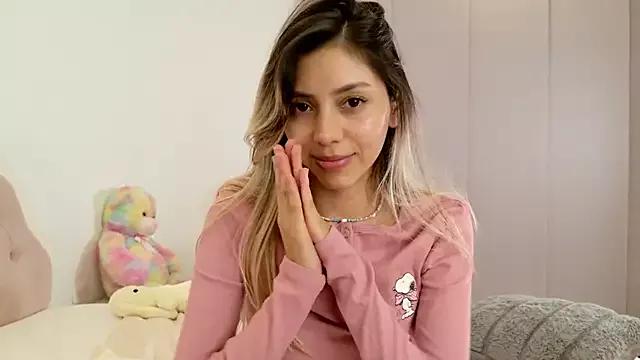 Girls: discover live performances with matured cam models, from teasing to fixations, in a variety of stunning live sex cams.