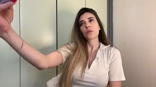MissBella131 from StripChat