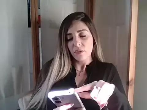 MissBella131 from StripChat