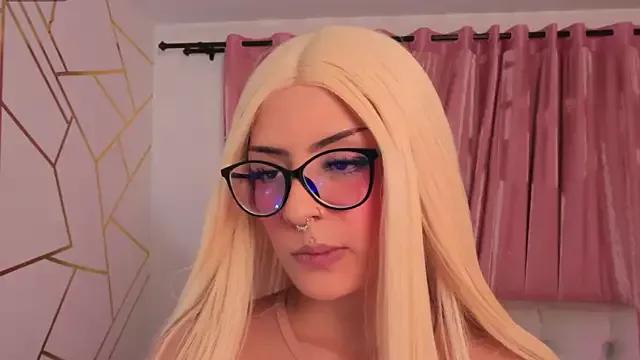 Misselektra__ from StripChat is Freechat