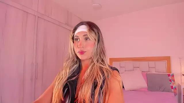 Girls: discover live performances with matured cam models, from teasing to fixations, in a variety of stunning live sex cams.