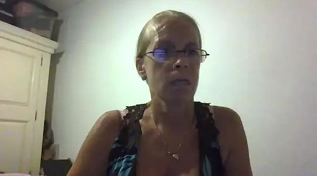 MISSLOTUS75 from StripChat