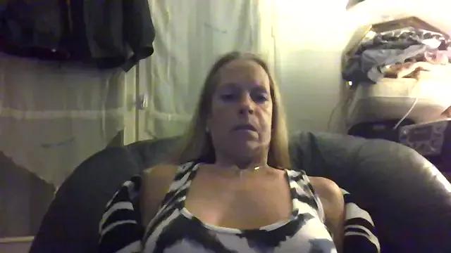 MISSLOTUS75 from StripChat