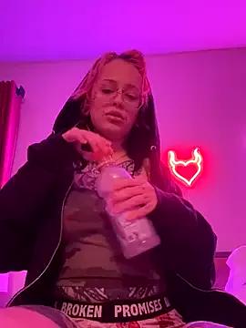 Girls: discover live performances with matured cam models, from teasing to fixations, in a variety of stunning live sex cams.