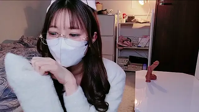 MOEMOE-Q on StripChat