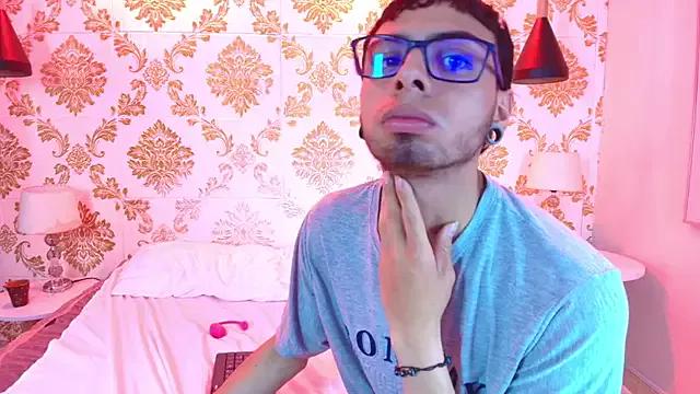 Molly_and_david from StripChat is Freechat