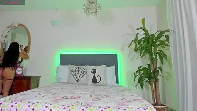Molly_h0t from StripChat
