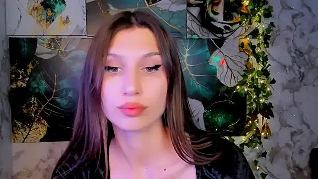 Mollyinyourmind from StripChat is Freechat