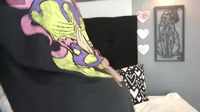 MollySkinny from StripChat