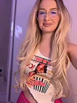Girls: discover live performances with matured cam models, from teasing to fixations, in a variety of stunning live sex cams.