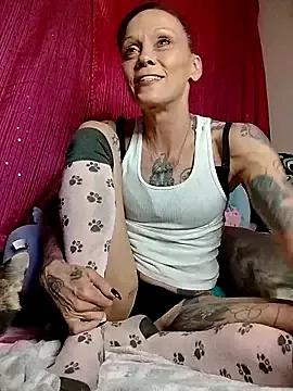 MommyMisfit from StripChat