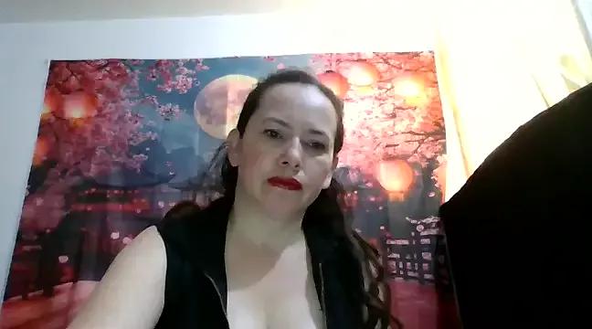 Girls: discover live performances with matured cam models, from teasing to fixations, in a variety of stunning live sex cams.
